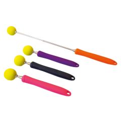 Kosketuskeppi silikonikahvalla ja vihreällä pallolla, kahvan päässä olevaan reikään voi kiinnittää kaulanauhan tai rannelenkin. 