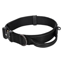 Kestävä ja laadukas Rukka Mission Collar kahvallinen kaulapanta isoille koirille. Helpottaa koiran hallintaa monissa tilanteissa ja parantaa turvallisuutta esim. liikennevaloissa odotellessa valon vaihtumista. 